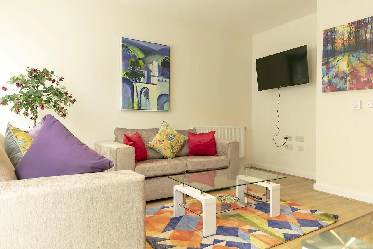 Modern & Exquisite Trumpington Townhouse With Parking & 5 Mins To Papworth Hospital Cambridge