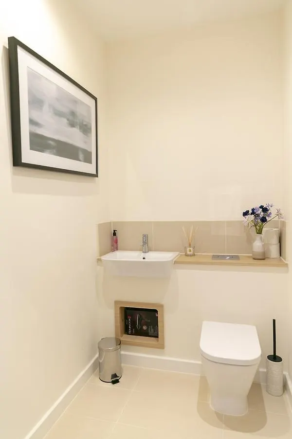 Modern & Exquisite Trumpington Townhouse With Parking & 5 Mins To Papworth Hospital Cambridge