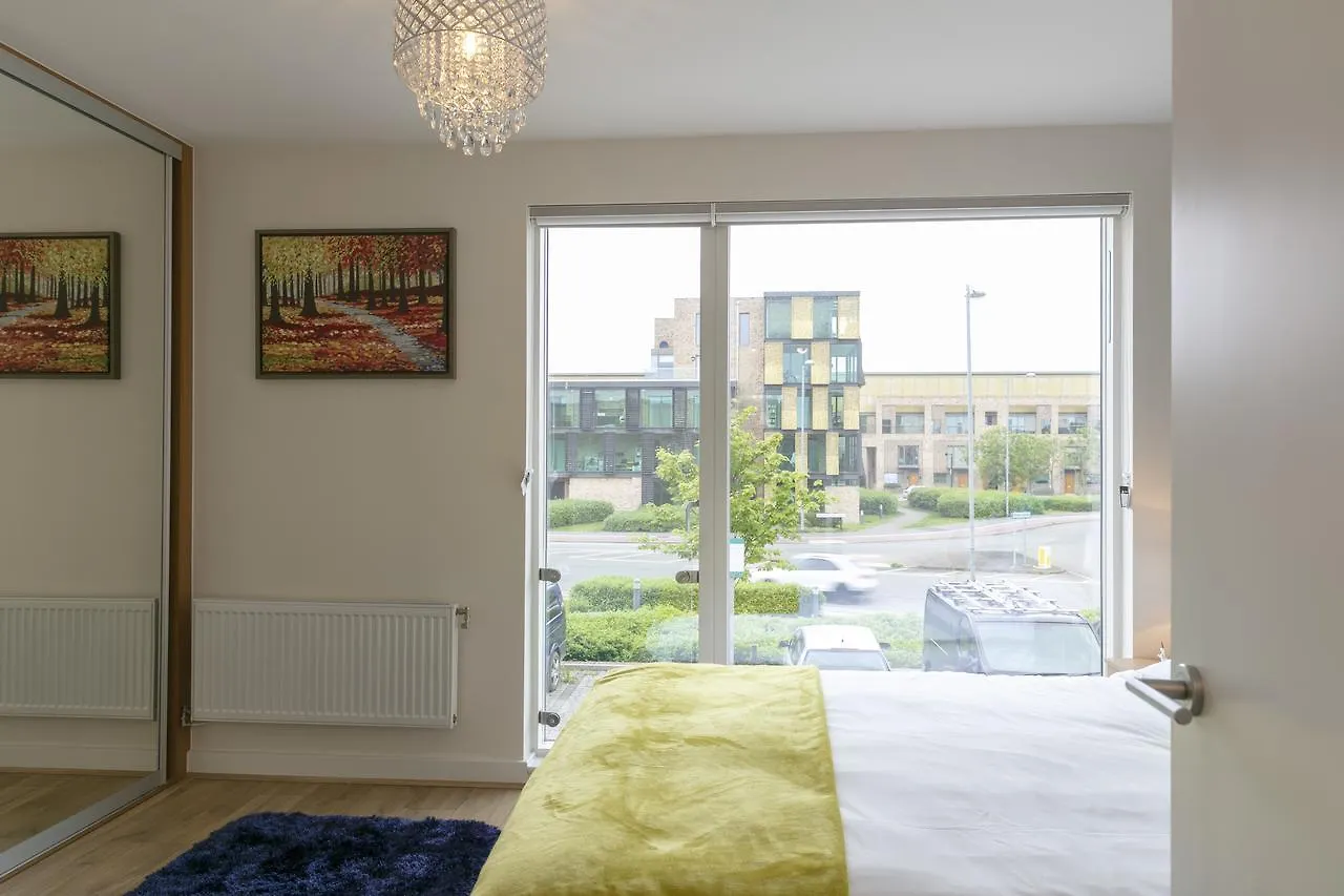 Modern & Exquisite Trumpington Townhouse With Parking & 5 Mins To Papworth Hospital Cambridge Apartament