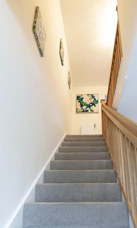 Modern & Exquisite Trumpington Townhouse With Parking & 5 Mins To Papworth Hospital Cambridge