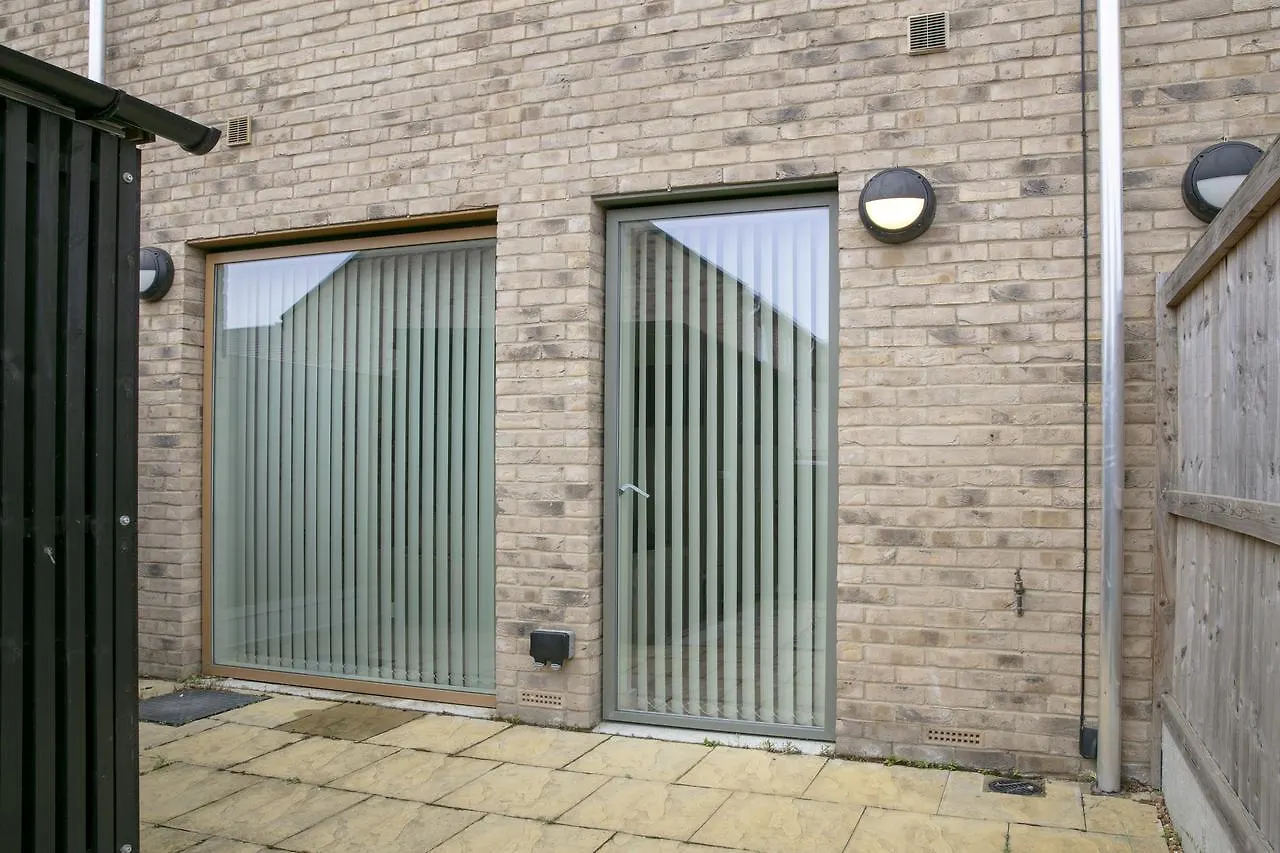 Modern & Exquisite Trumpington Townhouse With Parking & 5 Mins To Papworth Hospital Cambridge 0*,