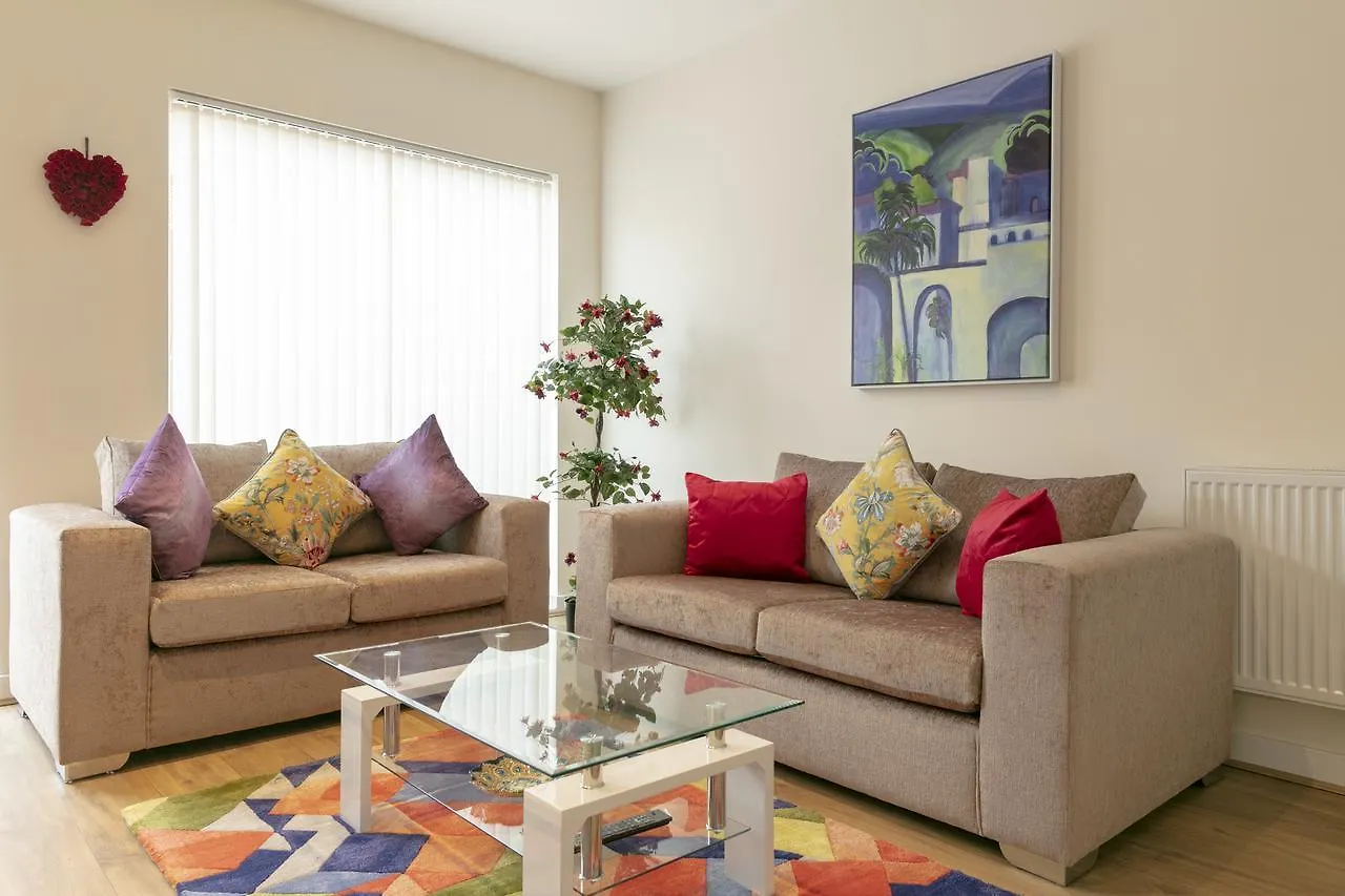 Modern & Exquisite Trumpington Townhouse With Parking & 5 Mins To Papworth Hospital Cambridge